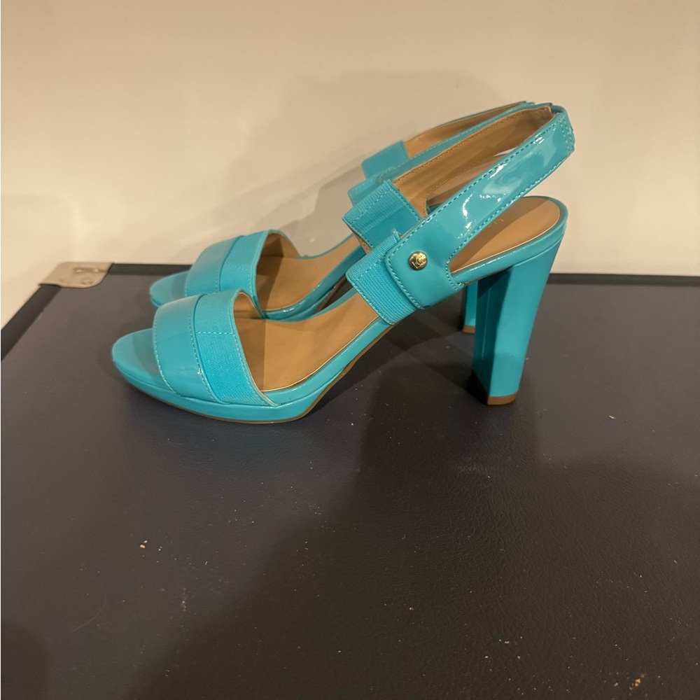 Liz Claiborne Turquoise Sandals - Picture 2 of 4